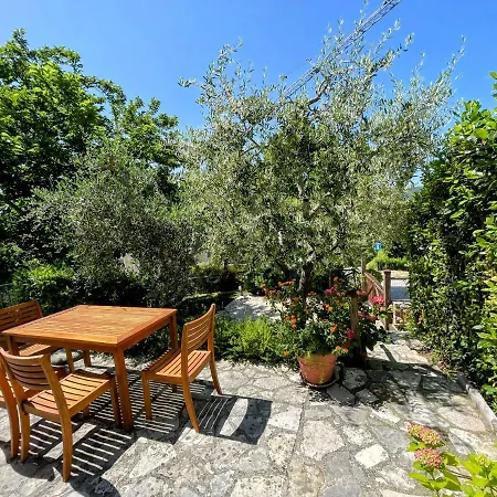 Torretta Sleeps 5 With Pool And Exclusive Gardens Private Verandah ロッジ *