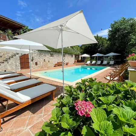 Lodge Torretta Sleeps 5 With Pool And Exclusive Gardens Private Verandah