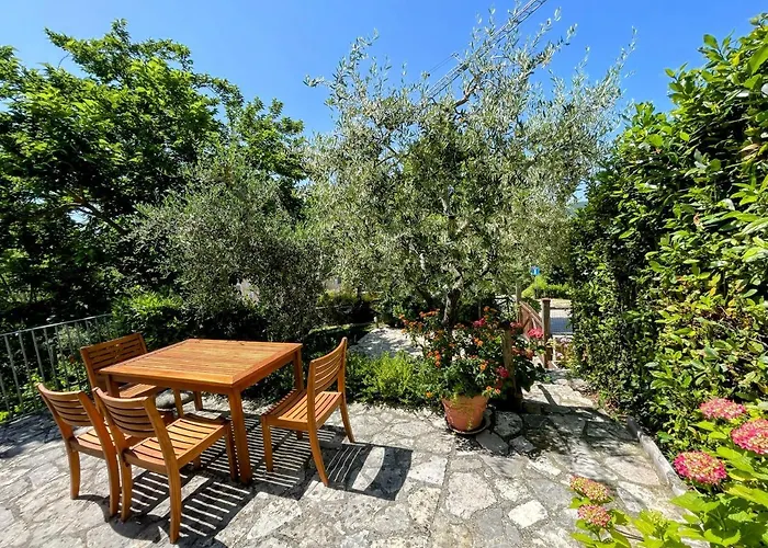 Torretta Sleeps 5 With Pool And Exclusive Gardens Private Verandah Lodge *